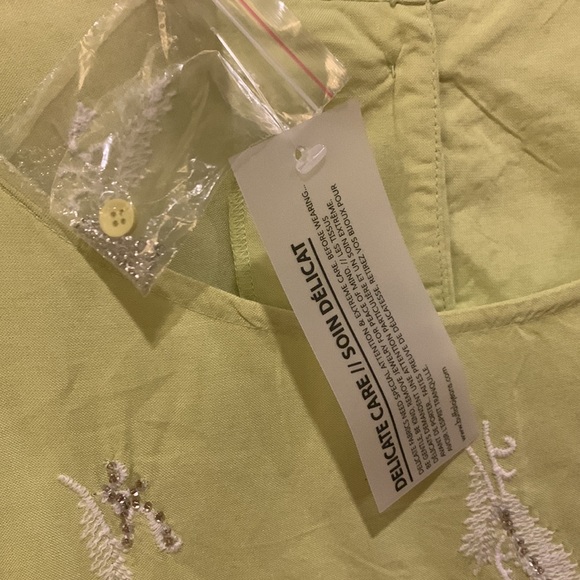 NWT Bell sleeve top - white embroidery & silver beading PALE LIME US XL - Picture 11 of 12